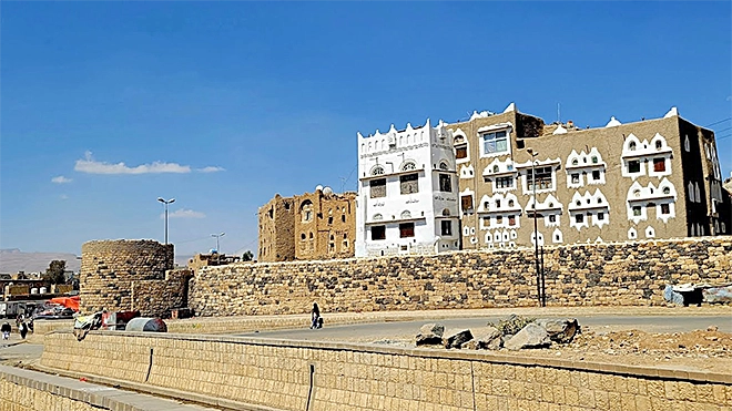 اشتباكات قبَلية تودي بحياة 3 أطفال جوار مدرستهم